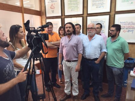 Los alcaldes de IU de la Sierra, junto con los del resto de la provincia.