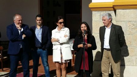 Participantes en la inauguración.