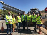 Delegado de la Junta y representantes municipales en la obra de emergencia de Villamartín.