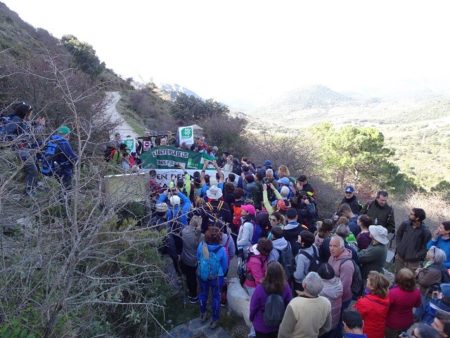 Interrupción de la marcha a la entrada del camino público por la finca Las Albarradas