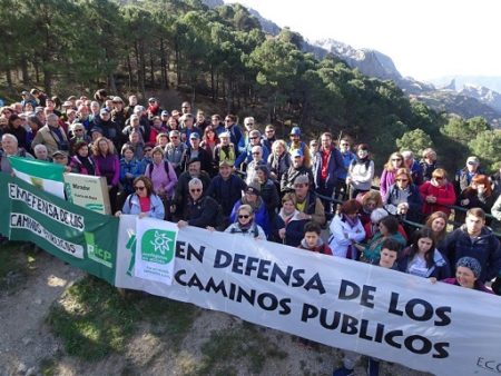 Inicio de la marcha en el Puerto del Boyar. Al fondo se puede divisar el Salto del Cabrero.