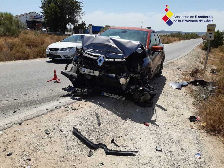 El conductor de un turismo resulta herido en un accidente de tráfico en Arcos