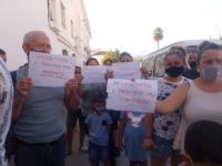 Protesta de madres y padres de alumnos en Algodonales.