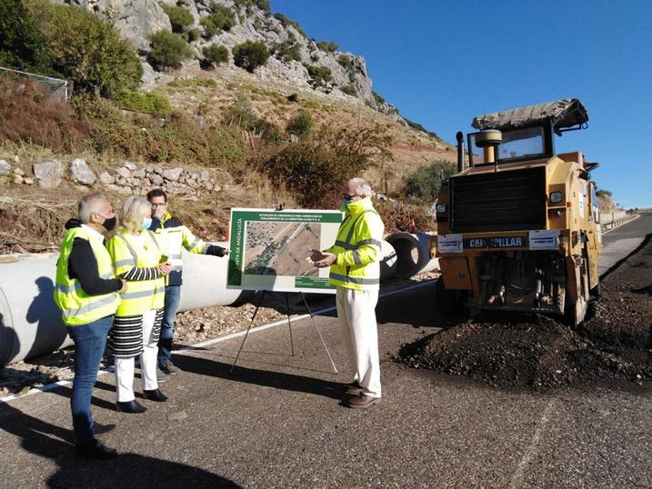 Obras de emergencia por deslizamientos en carreteras de Villaluenga y Zahara