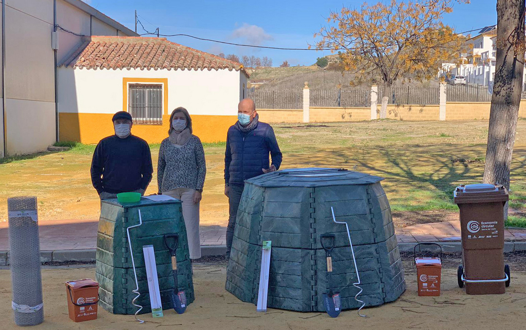 La Junta cede 1.613 unidades de compostaje doméstico para los 19 municipios de la Sierra