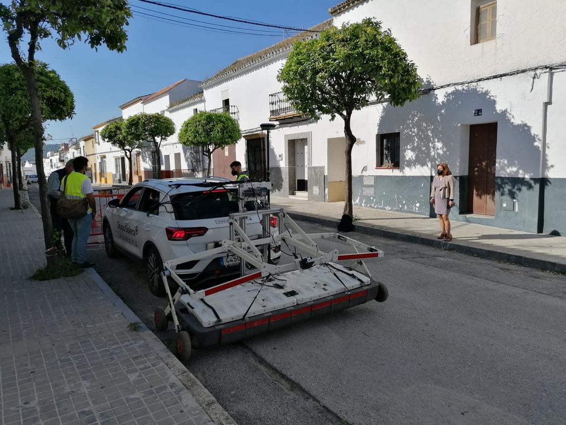 Prospección geofísica en una calle de Bornos