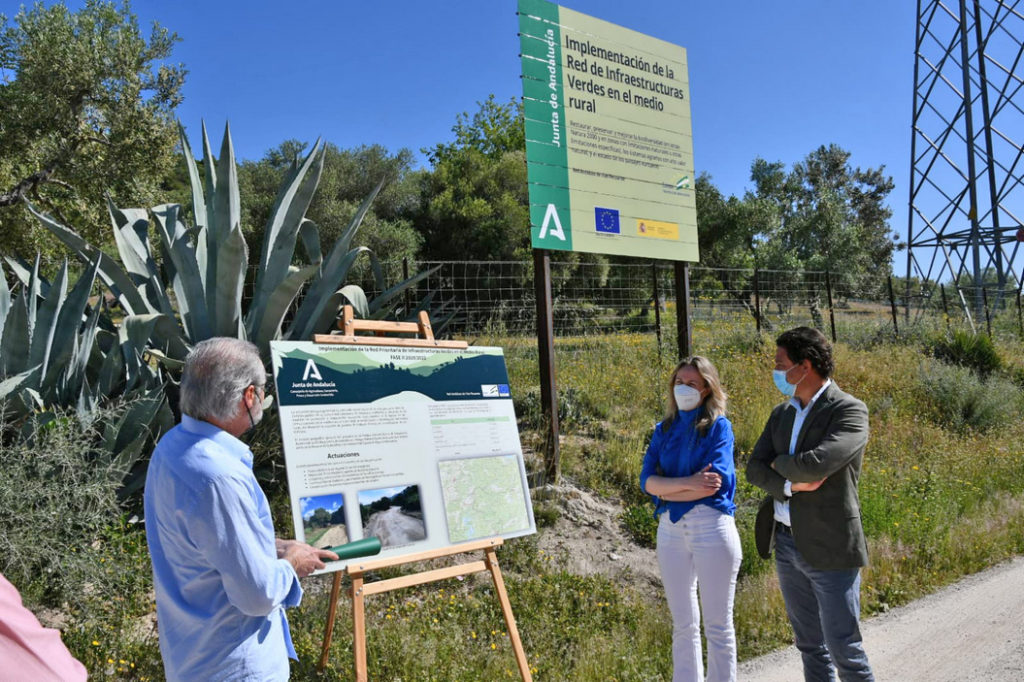 El delegado territorial y la alcaldesa de Prado del Rey.