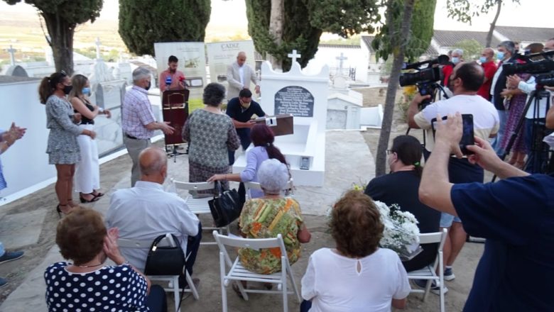 Entierro digno de seis vecinos de Setenil asesinados por los franquistas en 1937