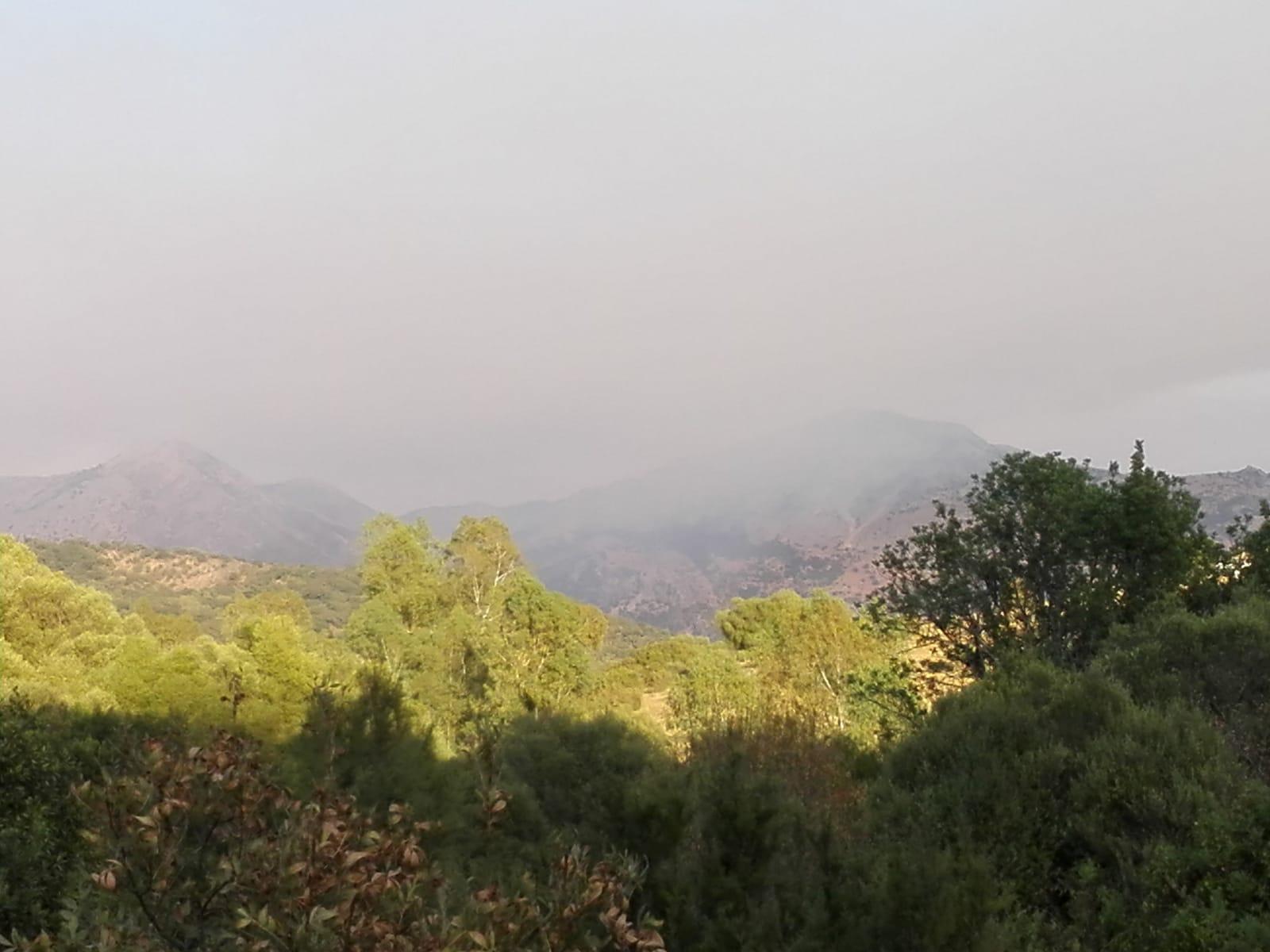 Sierra Blanquilla, con humo.