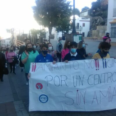 Manifestación contra el amianto del IES Zaframagón de Olvera