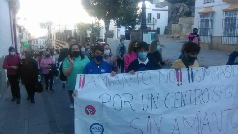 Manifestación contra el amianto del IES Zaframagón de Olvera