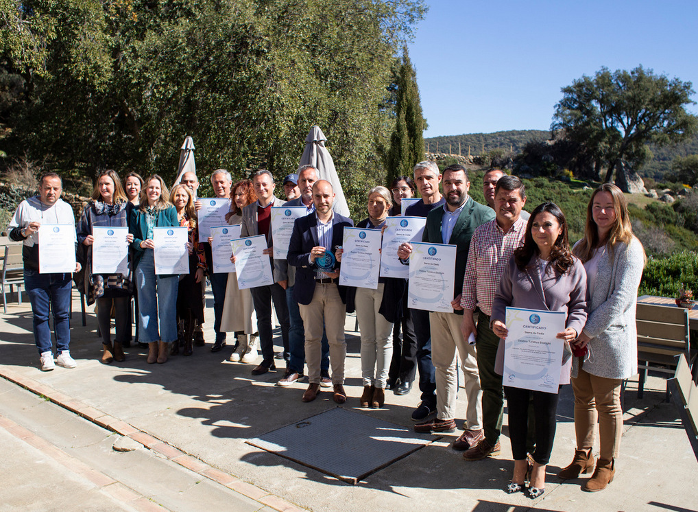 Representantes municipales de la Sierra, con sus certificaciones.