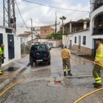 Limpieza de calles para paliar los efectos de la riada en Setenil