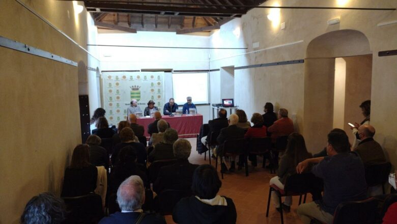 La historia del monasterio jerónimo de Bornos, presentada al público en la Feria del Libro, abre una colección de obras inéditas del erudito Manuel Barra