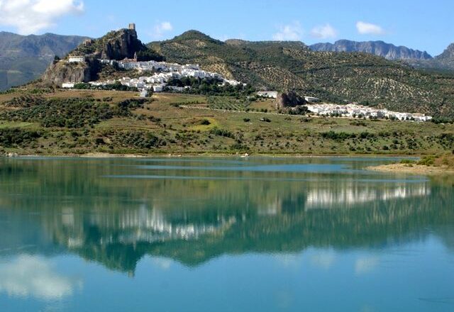 Zahara de la Sierra, declarado municipio turístico de Andalucía