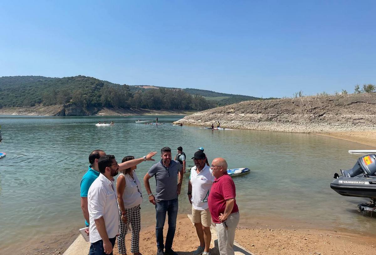 Los miembros de Por Andalucía, en el lago de Bornos.