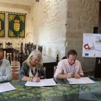 La Junta firma el contrato de obras para la mejora del entorno del Castillo Palacio de los Ribera de Bornos