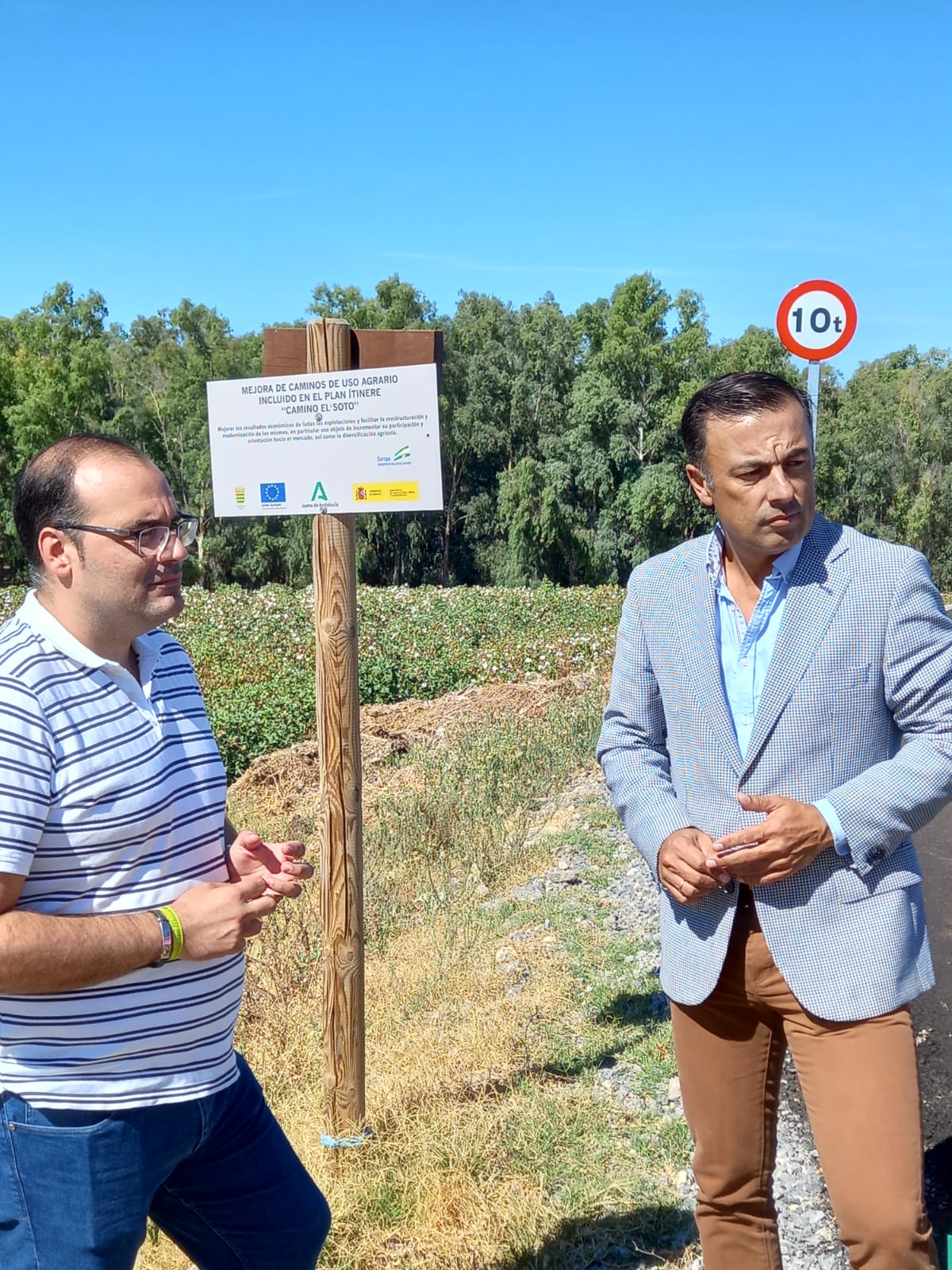 El delegado territorial de la Junta y el alcalde de Bornos.