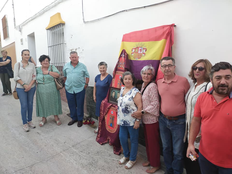 Familiares de Juan Antonio Garrido Domínguez, en el acto de reconocimiento.
