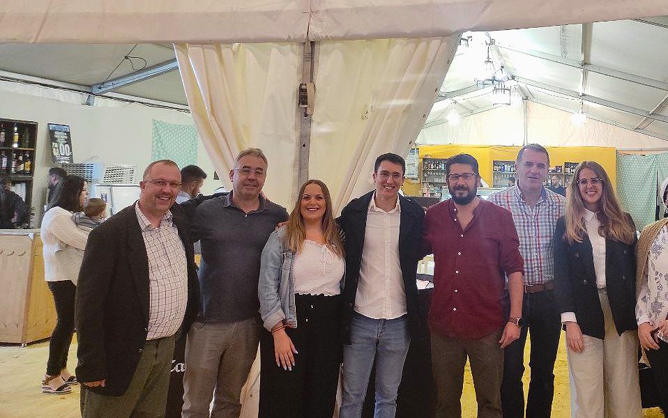 Jorge Rodríguez, junto a Miguel Ángel Ortega y otros miembros de IU de la Sierra.