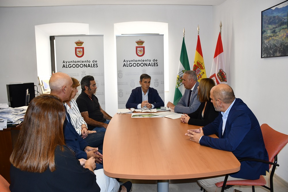 Reunión de Ruiz Boix con el alcalde de Algodonales.