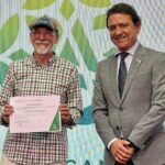 José Luis Bazán, que tiene su taller en Benaocaz, recibe la carta de maestro artesano