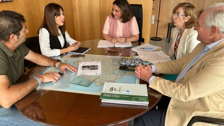 La alcaldesa de Espera expone sus demandas a la delegada territorial de Fomento y Vivienda