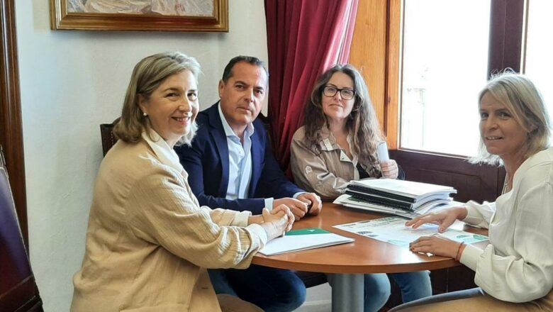 La Junta aporta más de 30.200 euros para mejorar el acceso a un centro educativo y espacios deportivos en Benaocaz