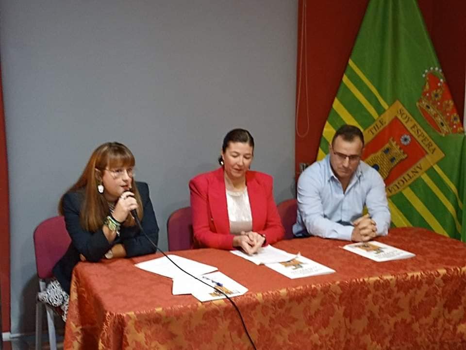 Los autores, durante la presentación.