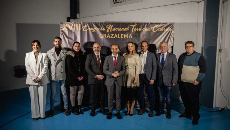 La gala del XVIII Congreso Nacional del Toro con Cuerda llena el pabellón El Olivar de Grazalema