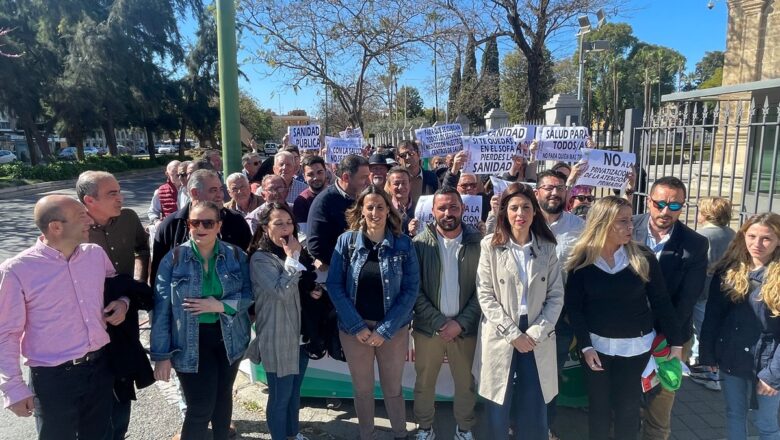 Entregadas en el Parlamento 3.500 firmas en defensa de la sanidad pública en la Sierra