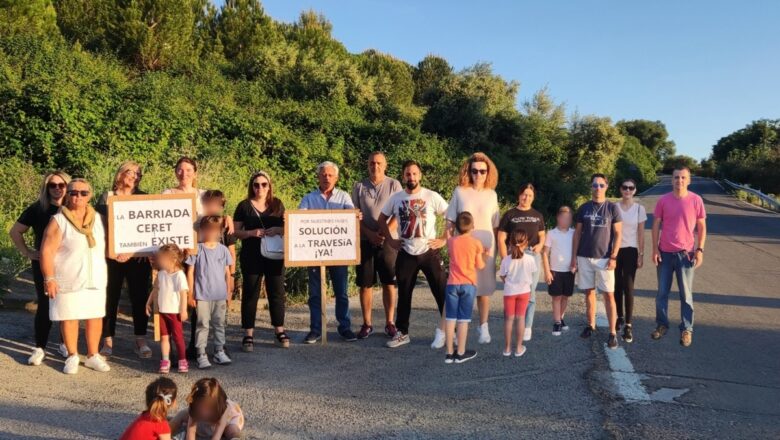 Vecinos de la barriada Ceret de El Bosque piden una solución para la travesía