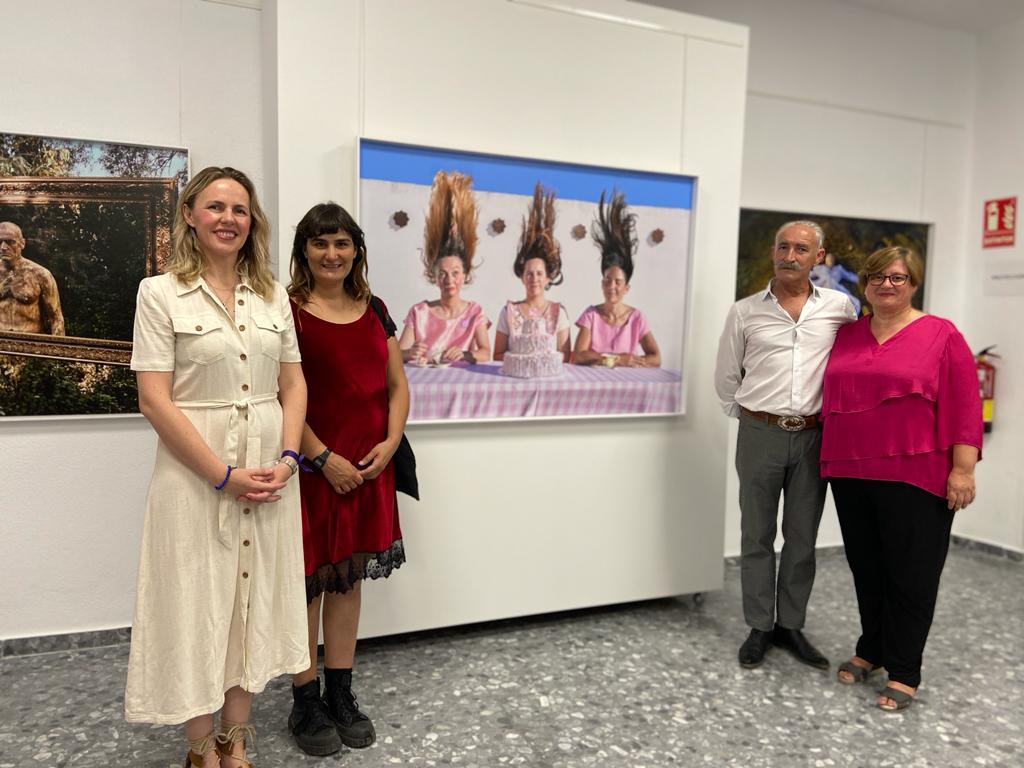 Participantes en la inauguración de la exposición.