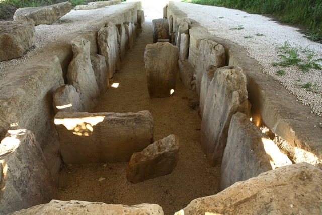 La Junta contrata un estudio sobre el dolmen de Alberite de Villamartín