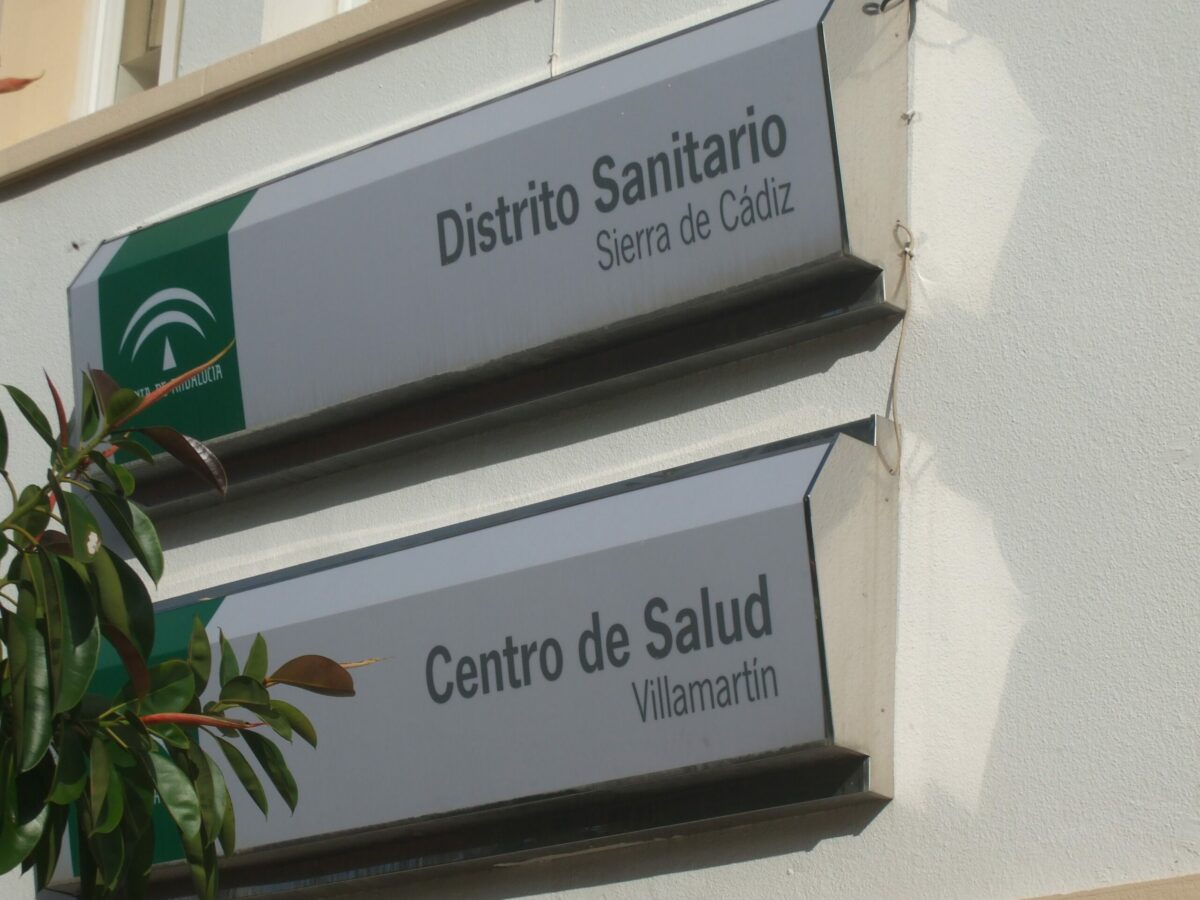 Rótulo del Centro de Salud de Villamartín.