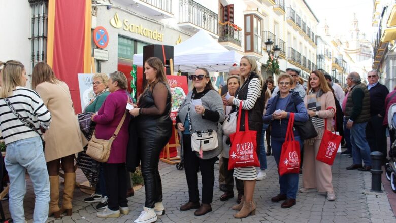 El conjunto histórico de Olvera acoge el mercadillo navideño