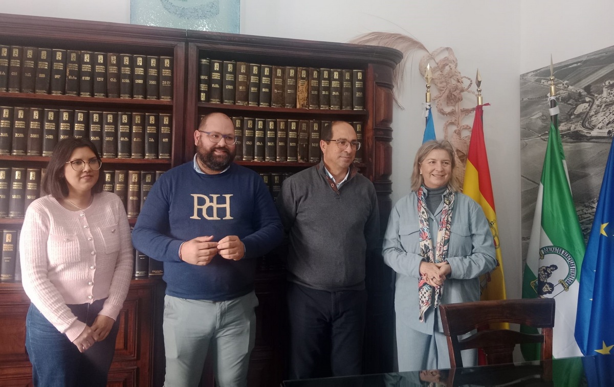 Representantes de las instituciones reunidos en Villamartín