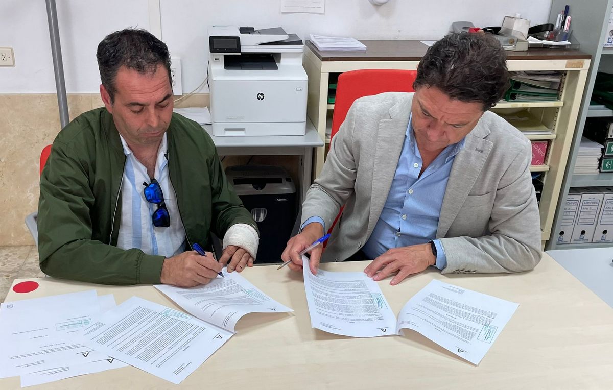 El SAE firma el contrato de arrendamiento de un nuevo local para la oficina de empleo de Algodonales