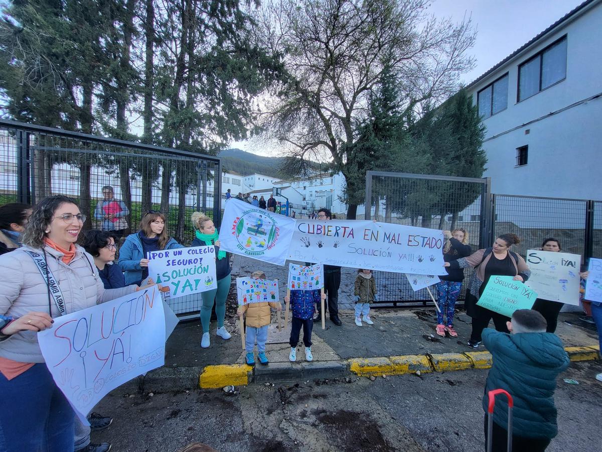 Anuncian protestas para pedir el arreglo del colegio Albarracín de El Bosque