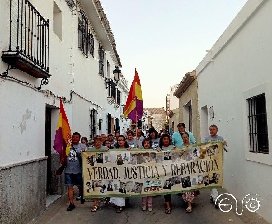 Marcha por las calles de Espera.