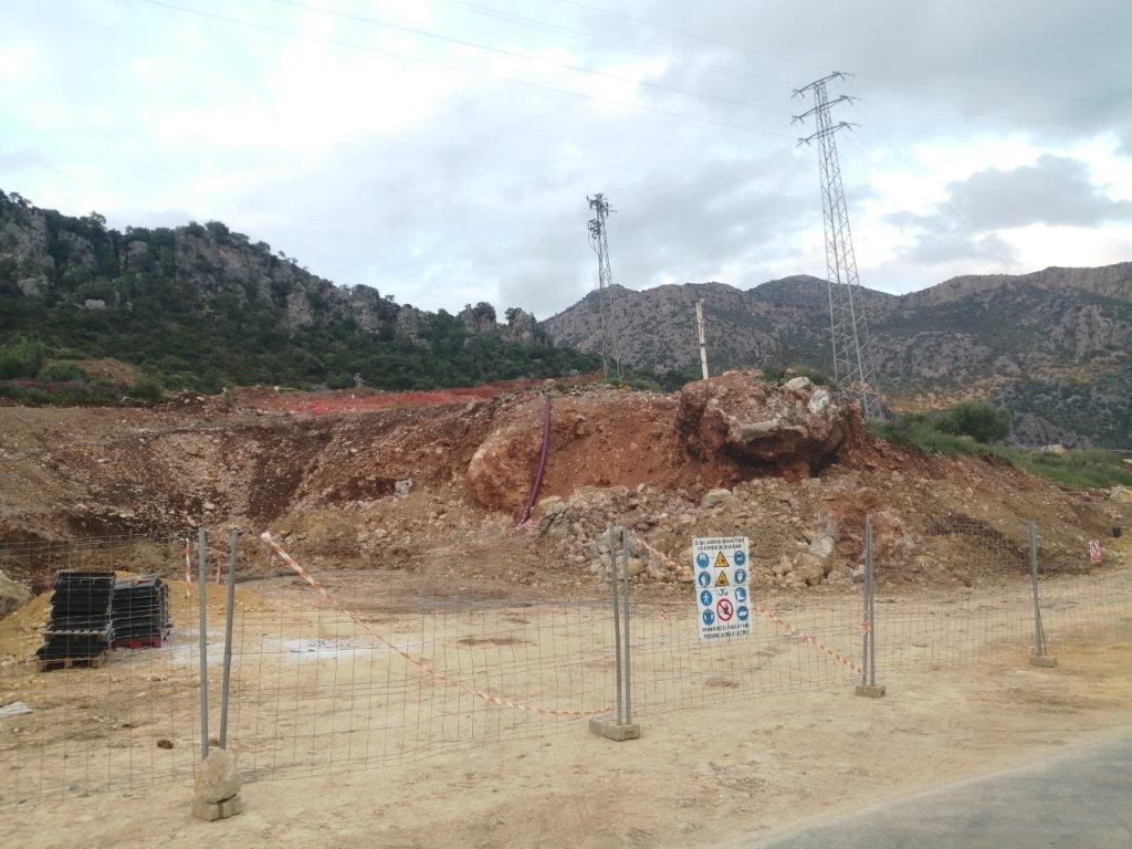 Polígono industrial en construcción en Ubrique, considerado ilegal por Ecologistas en Acción.