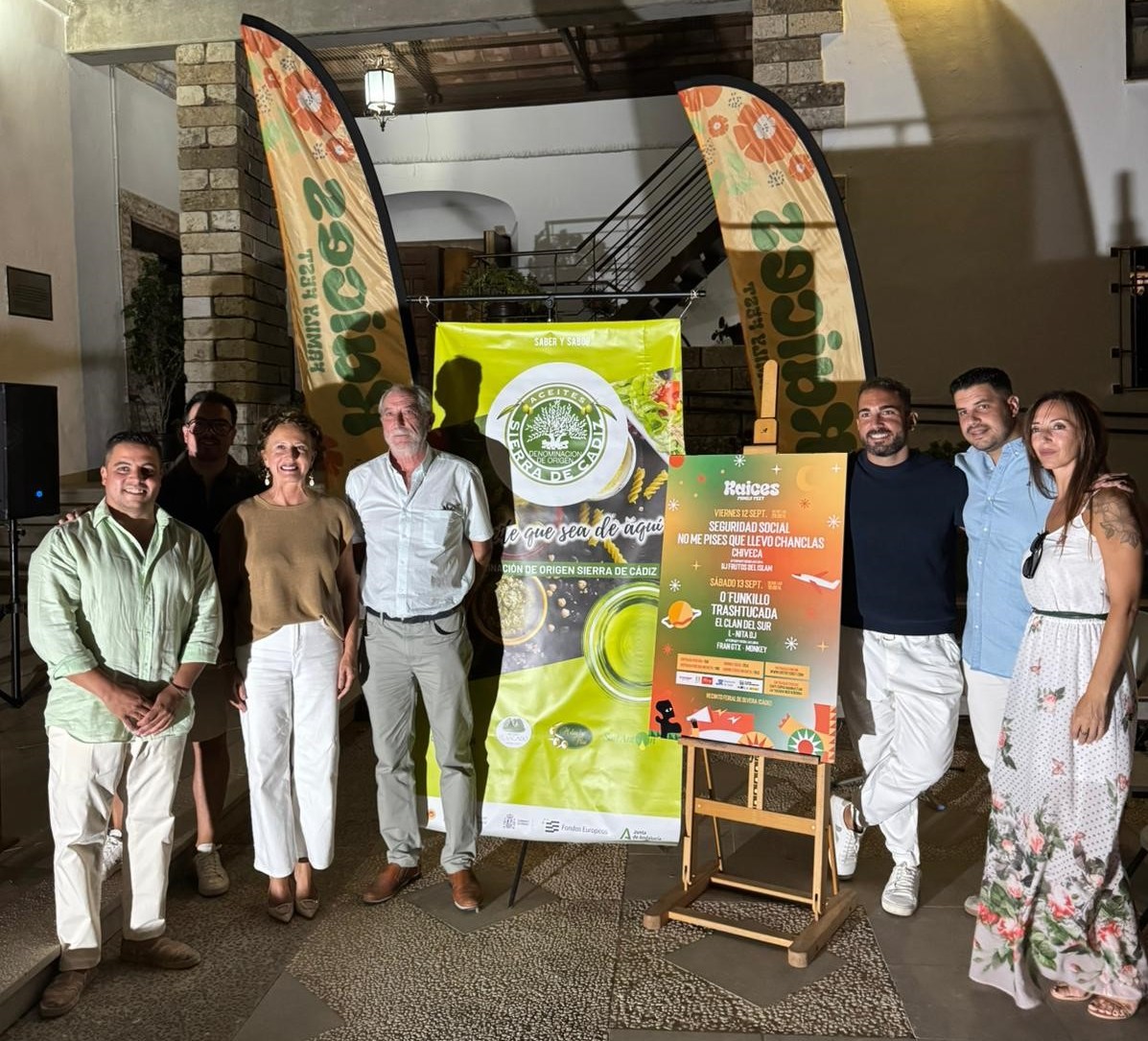 Participantes en la presentación.