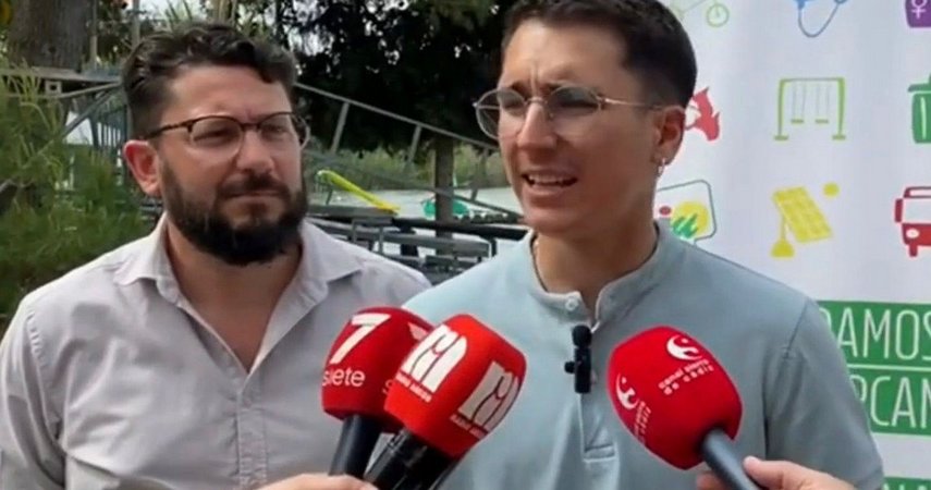 El coordinador provincial de IU, Jorge Rodríguez, y Miguel Ángel Ortega, representante local de IU, en una comparecencia pública.
