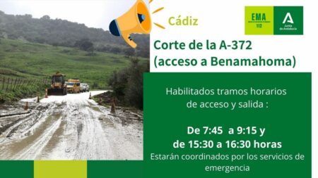 Cortada la carretera A-372 por desprendimiento