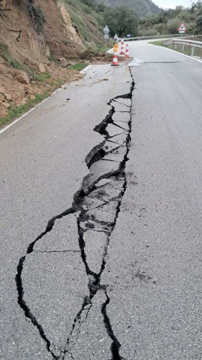 Deslizamiento en la carretera de Alcalá del Valle