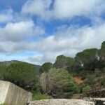 El alcalde de Jimena, Fran Gómez; el diputado provincial de IU; Ramón Galán; y el coordinador provincial de IU, Jorge Rodríguez, en Jimea.