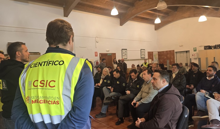 Los alcaldes de la Sierra reciben información científica sobre movimientos del suelo