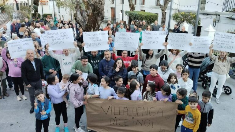 Villaluenga protesta contra el recorte anunciado por la Junta en el colegio Profesor Gálvez