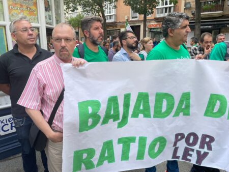 IU respalda la recogida de firmas del AMPA del colegio Profesor Gálvez de Villaluenga contra la supresión de una unidad escolar