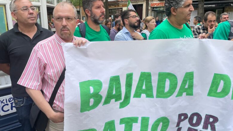 IU respalda la recogida de firmas del AMPA del colegio Profesor Gálvez de Villaluenga contra la supresión de una unidad escolar